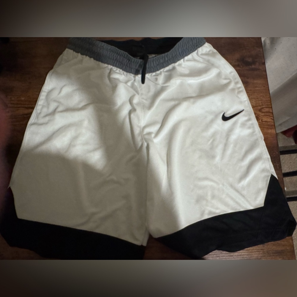 Nike Mens basketball Athletic Shorts, black white grey, large, brand new no tag